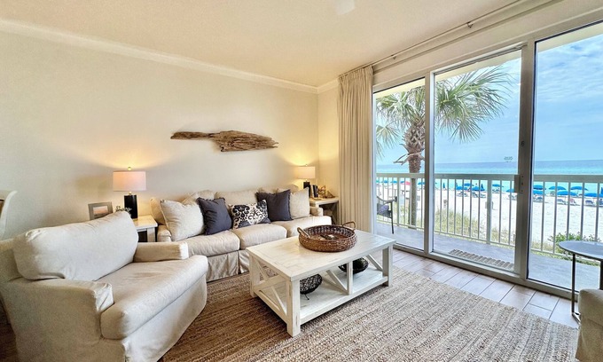 Miramar Beach Copropriété | 1st Floor! CELADON BEACH ~ $157/nt Sept 19-28 ~2 Private Parking Spaces~FREE Beach Chair Service!
