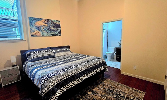 The Gate Appartement | 1st Floor King- Less than From 5 Miles From BJC- Unit D