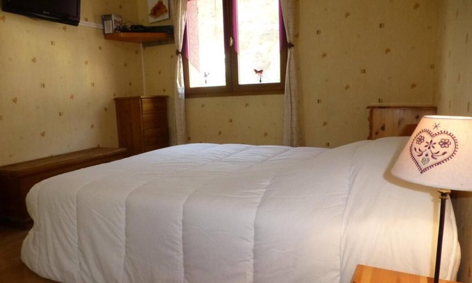 Brides-les-Bains Appartement | 250m du centre station, 1er étage, vue forêt, balcon, parking, télévision, casier à ski, 68m²