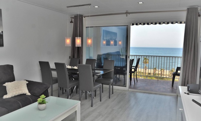 Pineda de Mar Appartement | 1ère ligne avec une vue magnifique sur la mer