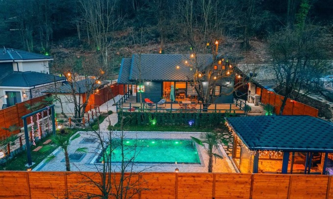 Kartepe Maison | 2+1 Wooden Bungalow for 5 People with Heating Pool and Winter Garden in Yanık