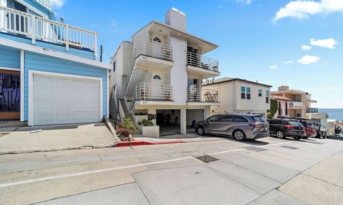 El Segundo Maison | 2/2 Beach Bungalow With Ocean Views & Parking!