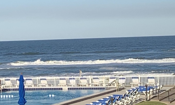 Point East Copropriété | 2/2 BEACHFRONT CONDO- Pas de section d'entraînement