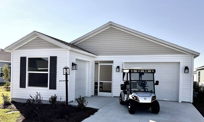 Sumter County Maison | 2/2 in The Village of Shady Brook