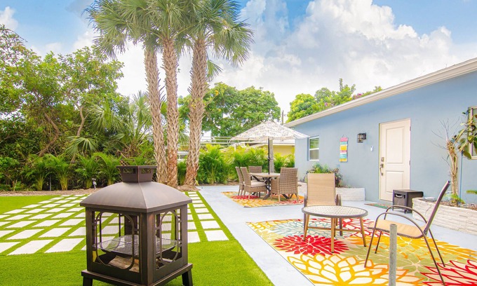 Juno Beach Maison | 2/2 Juno House near Beach/Intracoastal bring Boat Large outdoor area. NPB Pool