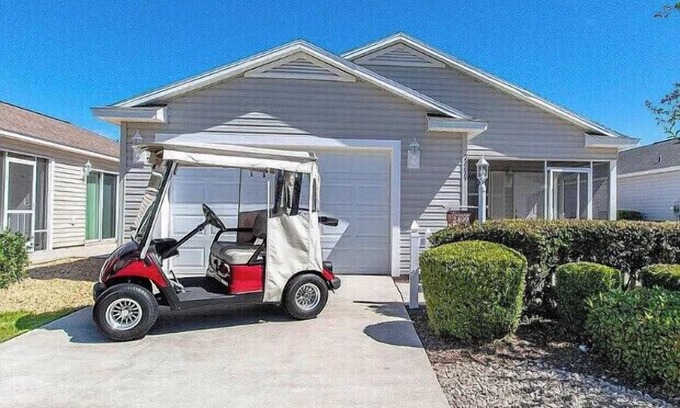 Buttonwood Maison | Animaux acceptés 2/2 w / voiturette de golf gratuite près de Sumter Landing. 15% de réduction en mai