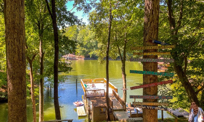 Westlake Corner Maison | 2. 5 acres boisés sur une crique calme en eau profonde - créez de bons souvenirs de vacances