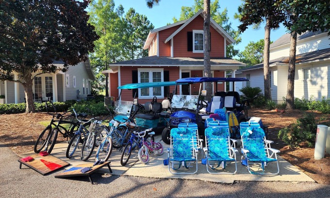 Laurel Grove Maison | 2 - 6 Seater Golf Carts, 5 Adult 2 Kid Bikes, 6 Beach Chairs, Picturesque Views!