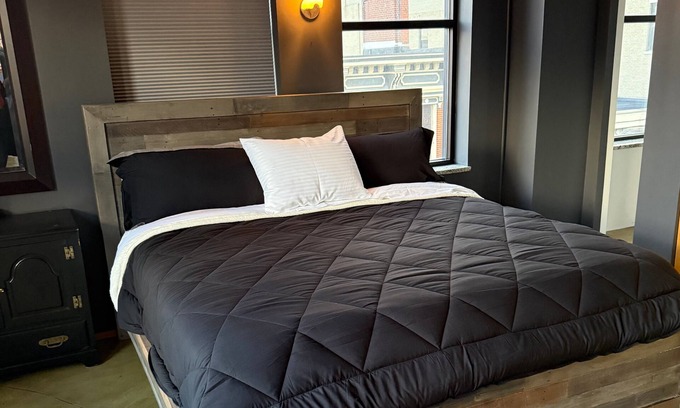 Charleston Copropriété | 2,900 SF Luxury Condo in the heart of downtown Charleston, WV.