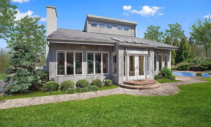 Flanders Maison | 2-Acre Modern Estate in Southampton. Beach, winery, farm, pool, and hot tub