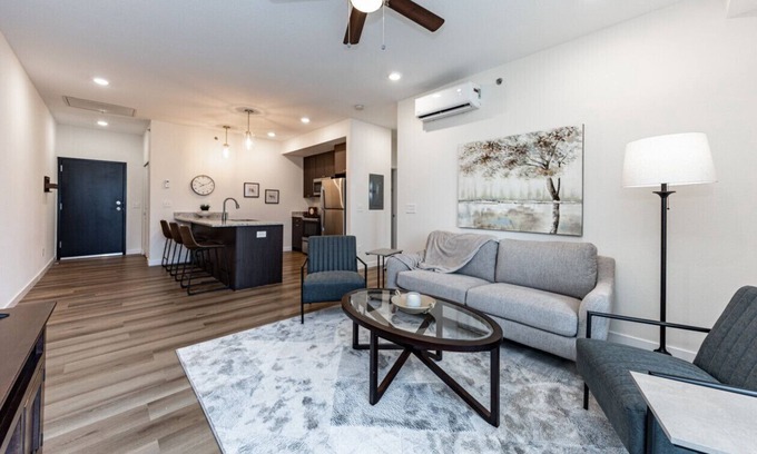 Mountain Shadows Appartement | 2 BD Top Floor Mt and Downtown Views 5 mins from Garden of the Gods