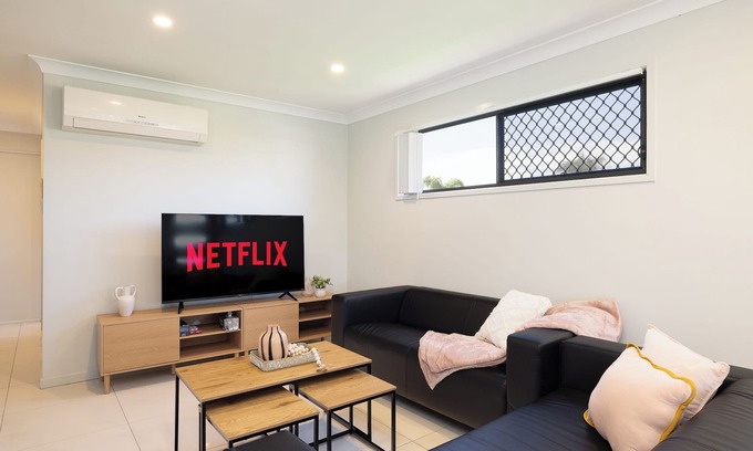Rocklea Appartement | 2 Bdr Apt! Garage! Clean! GST Credits! 120D2