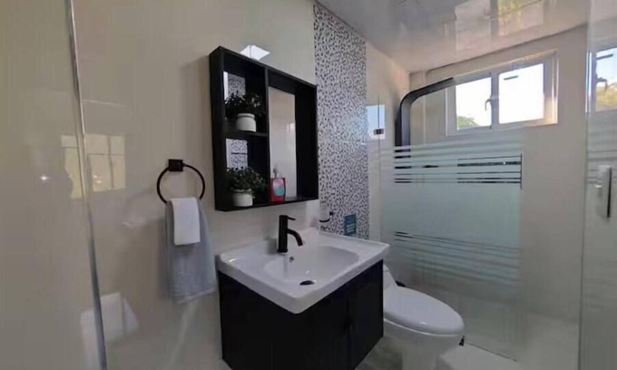 Paraiso Appartement | 2 Bdrm, 1 Bath, Wifi, Near River and Beach, 4L