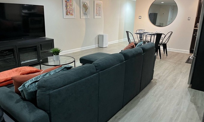 Bloomingdale Appartement | 2 bdrm ENG BSMT apartment in dcs historical neighborhood Bloomingdale