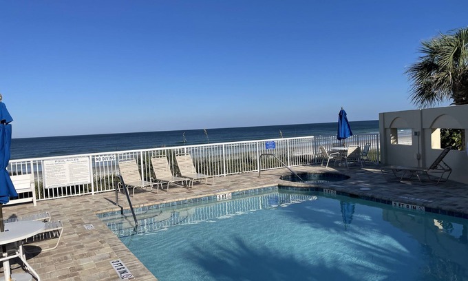 Ponce Inlet Copropriété | 2-Bdrm Harbour Village Condo with views of the lighthouse and nature preserve