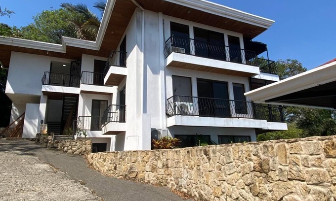 Esterillos Oeste Copropriété | 2-bdrm Upscale Condo - Esterillos Oeste - Sweeping ocean views, Pool, WiF & AC