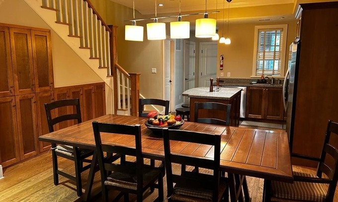 Seguin Villa | 2 BDRM villa in Rocky Crest Resort, Muskoka. Sleeps 6. No pet. No smoker