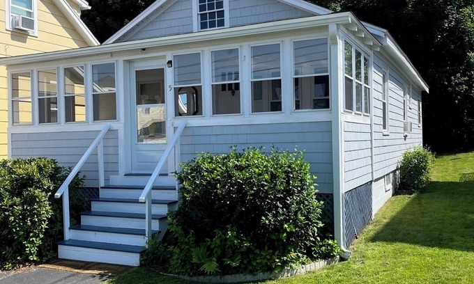 York Beach Maison | Semaines d'août et d'automne restantes récemment RÉDUITS pour Sunny Cottage Steps to Beach