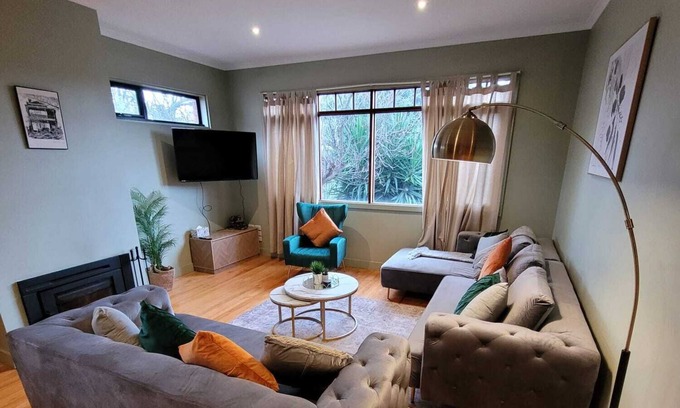 Brunswick North Maison | 2 Beautiful Homes in the Middle of Everything!