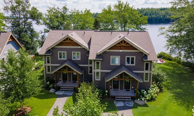Muskoka Lakes Villa | 2 bed 1.5 bath cottage on Lake Muskoka