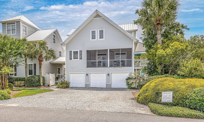 Saint Simons Island Maison | 2 bed/2.5 bath upstairs Unit - Walk to the Beach!