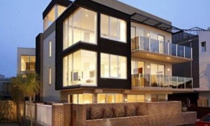Elwood Copropriété | 2 Bed 3 Bath Right on the Beach WOW. Great Value.