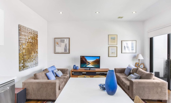 Yarraville Appartement | 2-Bed Apartment with Parking & Balcony Near Trains