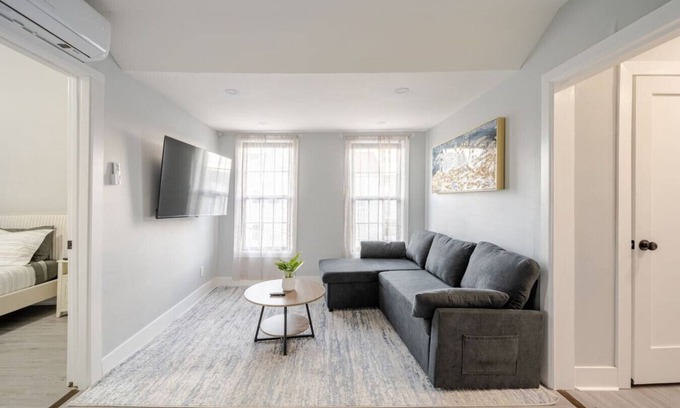 Black Rock Historic District Appartement | 2 Bed Apt in BlackRock by beach