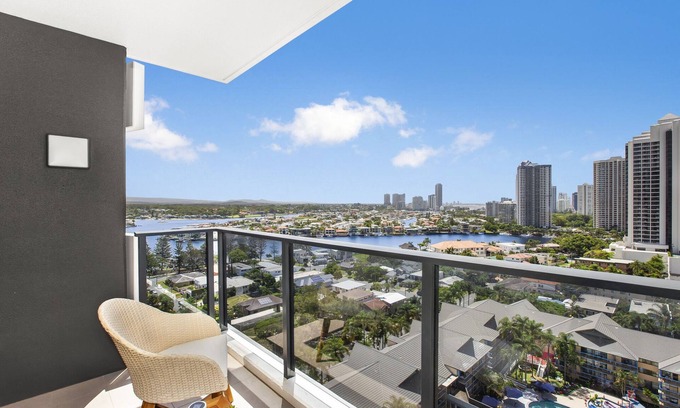 Surfers Paradise Appartement | Appartement 2 Chambres sur la Plage avec Piscine, Parking et Balcon