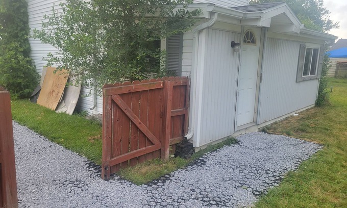 Cheektowaga Appartement | 2 Bed/Couch Lovely Lounge and Workspace