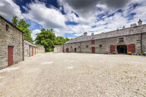 Kells Appartement | 2 Bed Courtyard Apartment at Rockfield House Kells in Meath - Short Term Let