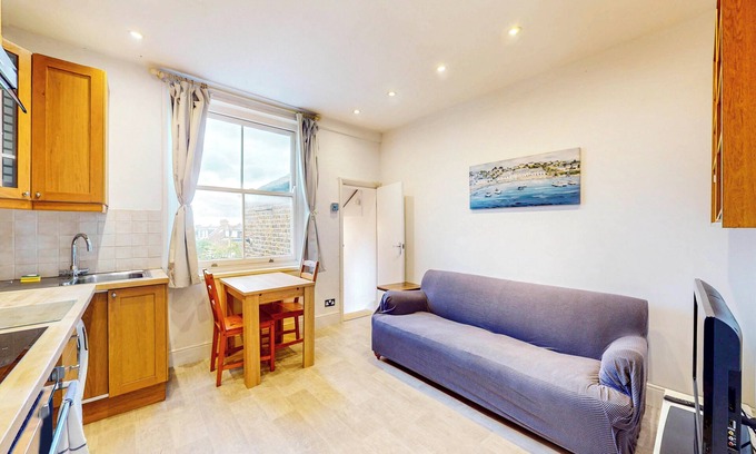 Wimbledon Park Appartement | 2-Bed Flat | Steps to Wimbledon Park & Tube