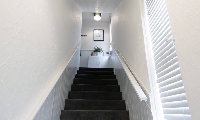 Wishaw Appartement | 2-bed Flat, Wishaw, Free Parking, Family-friendly