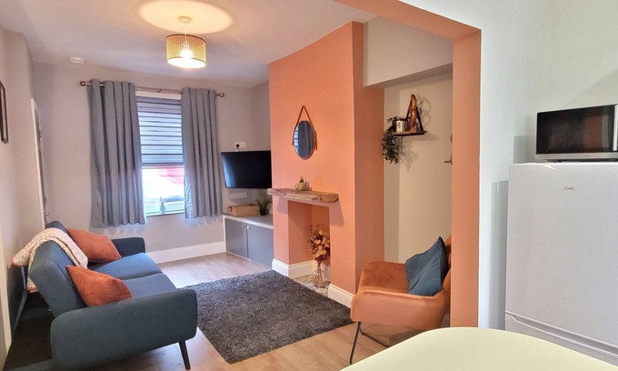 York Maison | 2 bed home close to York Racecourse with parking