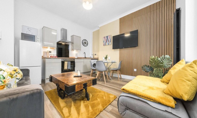 Levenmouth Maison | 2 Bed Home with Parking Sleeps 4