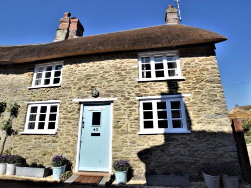 Bridport Maison | 2 Bed in Burton Bradstock DC166