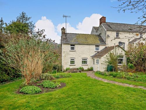 Llangynidr Maison | 2 Bed in Llangynidr BN052
