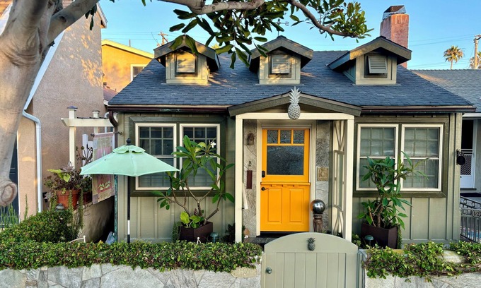 Old Towne Maison | PINEAPPLE BUNGALOW-Étapes vers l’été à Summertime à Seal Beach RÉSERVEZ DÈS MAINTENANT