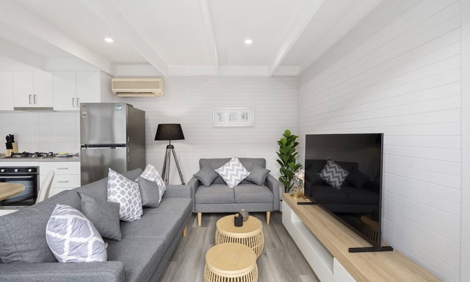Rosebud Appartement | 2-Bed Rosebud Apartment with BBQ & Garden