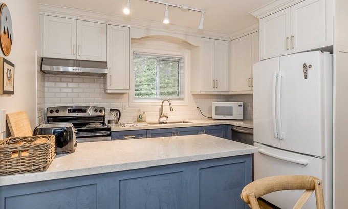 Tiny Maison | 2 Bedrm Cottage-Beach Access-Great for Families