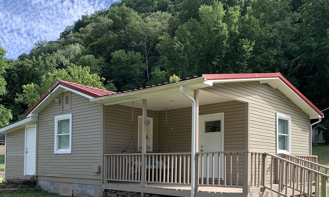Bellepoint Maison | 2 Bedroom 1 bath House on the New River
