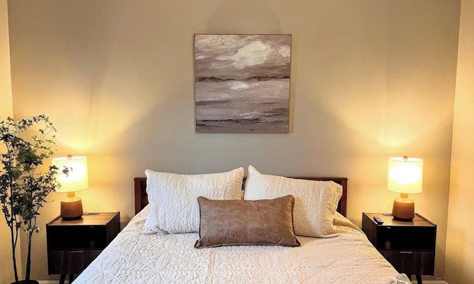 Murray Appartement | 2-bedroom 1 bathroom, in unit laundry, pet friendly, carport parking , WiFi