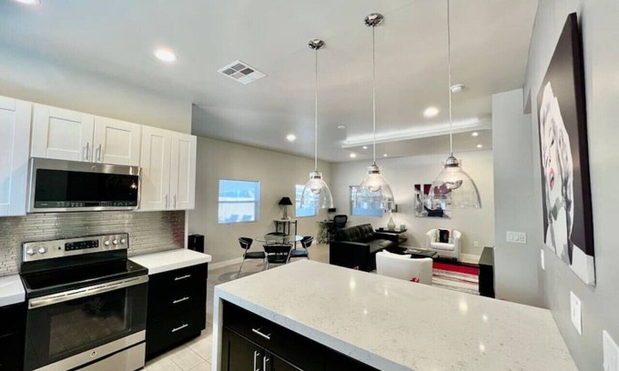 Encanto Maison | 2 Bedroom 2 Bath Home in Historic Neighborhood
