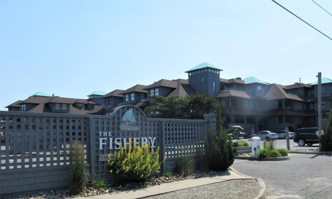 Beach Haven Copropriété | 2 bedroom 2 bath ocean front condo with pool in Ship Bottom first floor unit