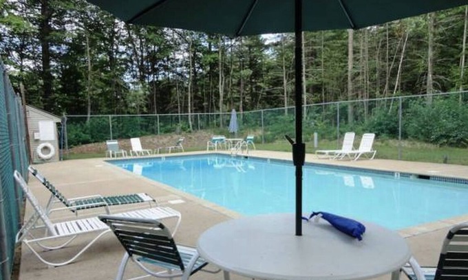 Center Conway Copropriété | 2 bedroom 2 bath condo on the Saco, onsite pool, near outlets