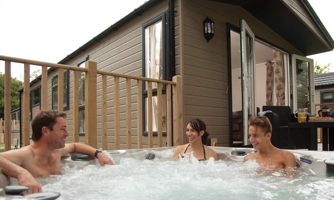 Benson Cabine | 2 bedroom accommodation in Benson-on-Thames