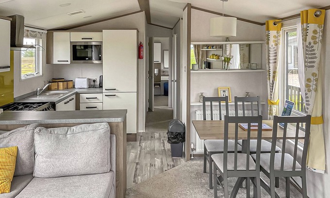 Laurencekirk Maison | Modern and very comfortable 12ft-wide holiday home with one double and one twin.