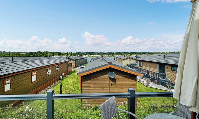 Bredons Hardwick Chalet De Ski | 2 bedroom accommodation in Tewkesbury