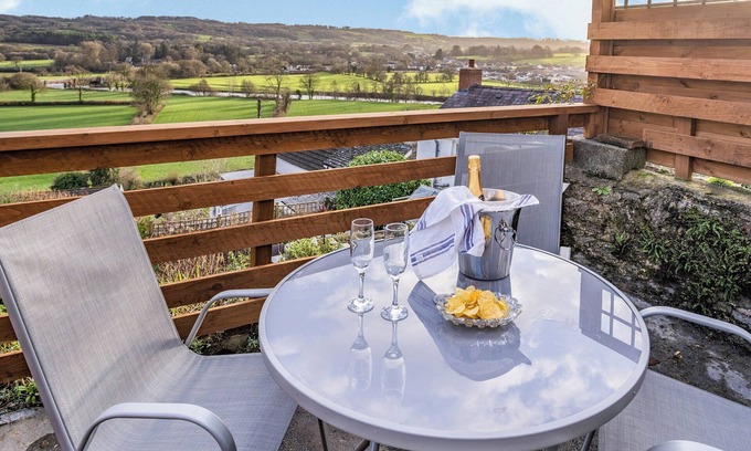 Pentrefelin Cottage | A traditional cottage in the heart of Llandeilo, with beautiful views across the Towy valley.
