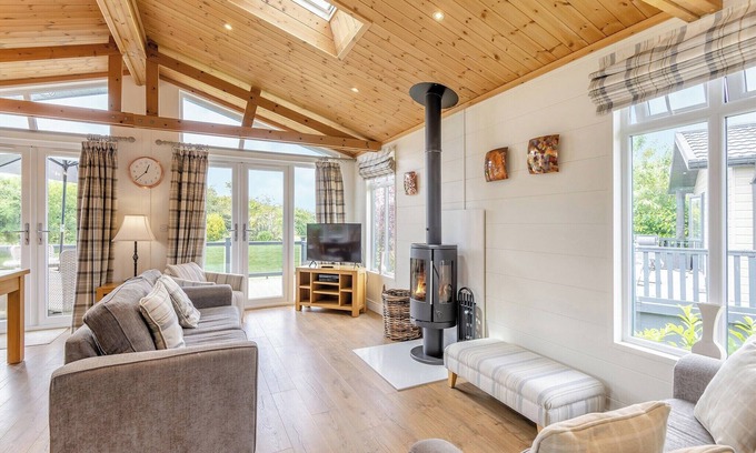 Westmarsh Chalet De Ski | 2 bedroom accommodation in Monkton, Nr Ramsgate